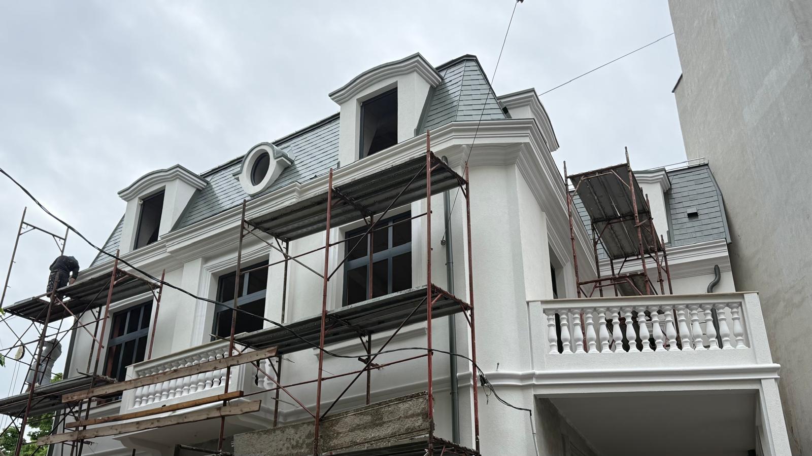 Lucrare de patrimoniu cu tablă de titan-zinc, finisaj grafit