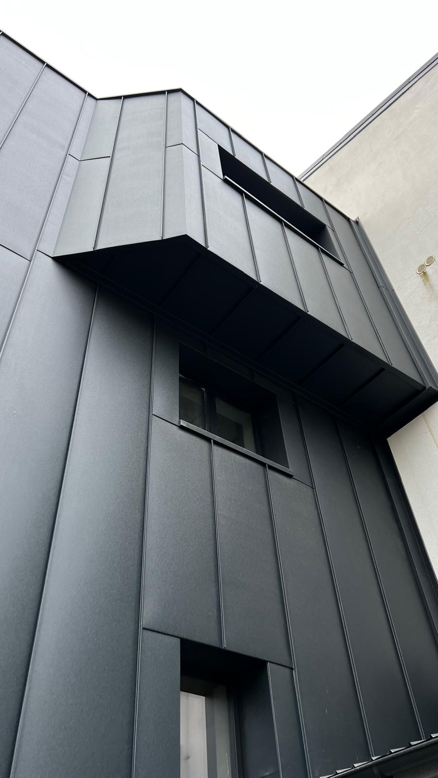 Fațadă și învelitoare, Aluminiu, lucrare CMF Roof
