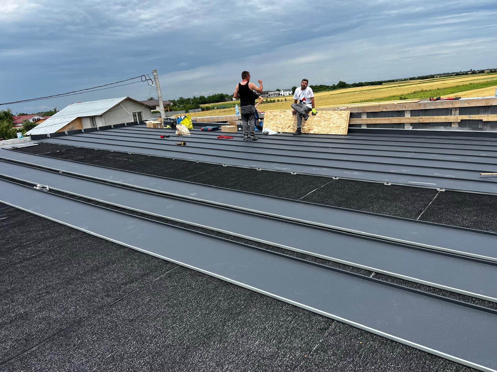 Acoperiș din tablă fălțuită montat de CMF Roof