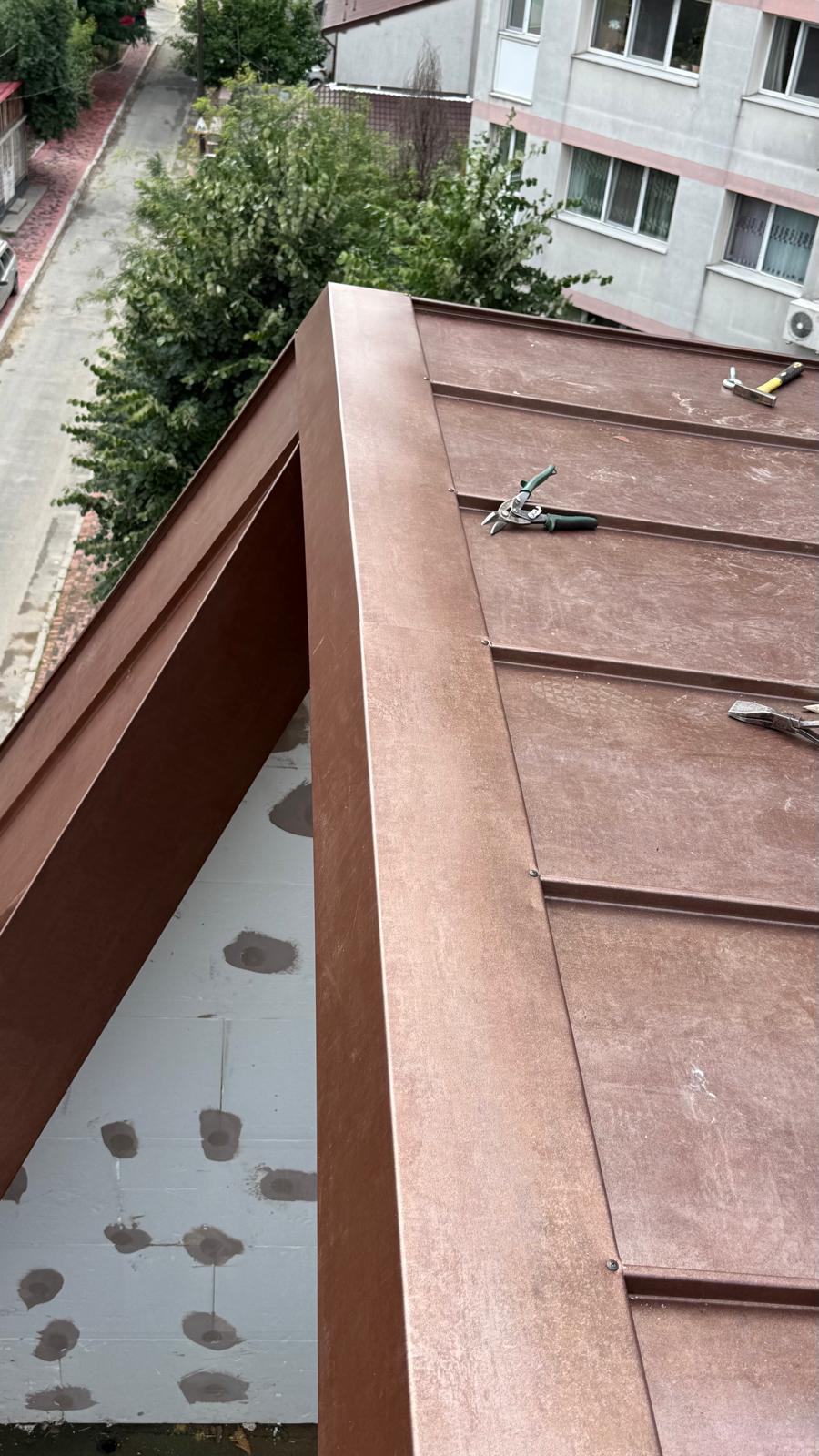 Montaj în lucru, Aluminiu, finisaj patinat, lucrare CMF Roof