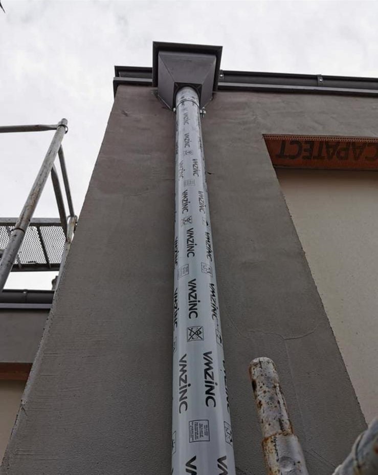 Burlan pe fațadă, titan-zinc, executat de CMF Roof